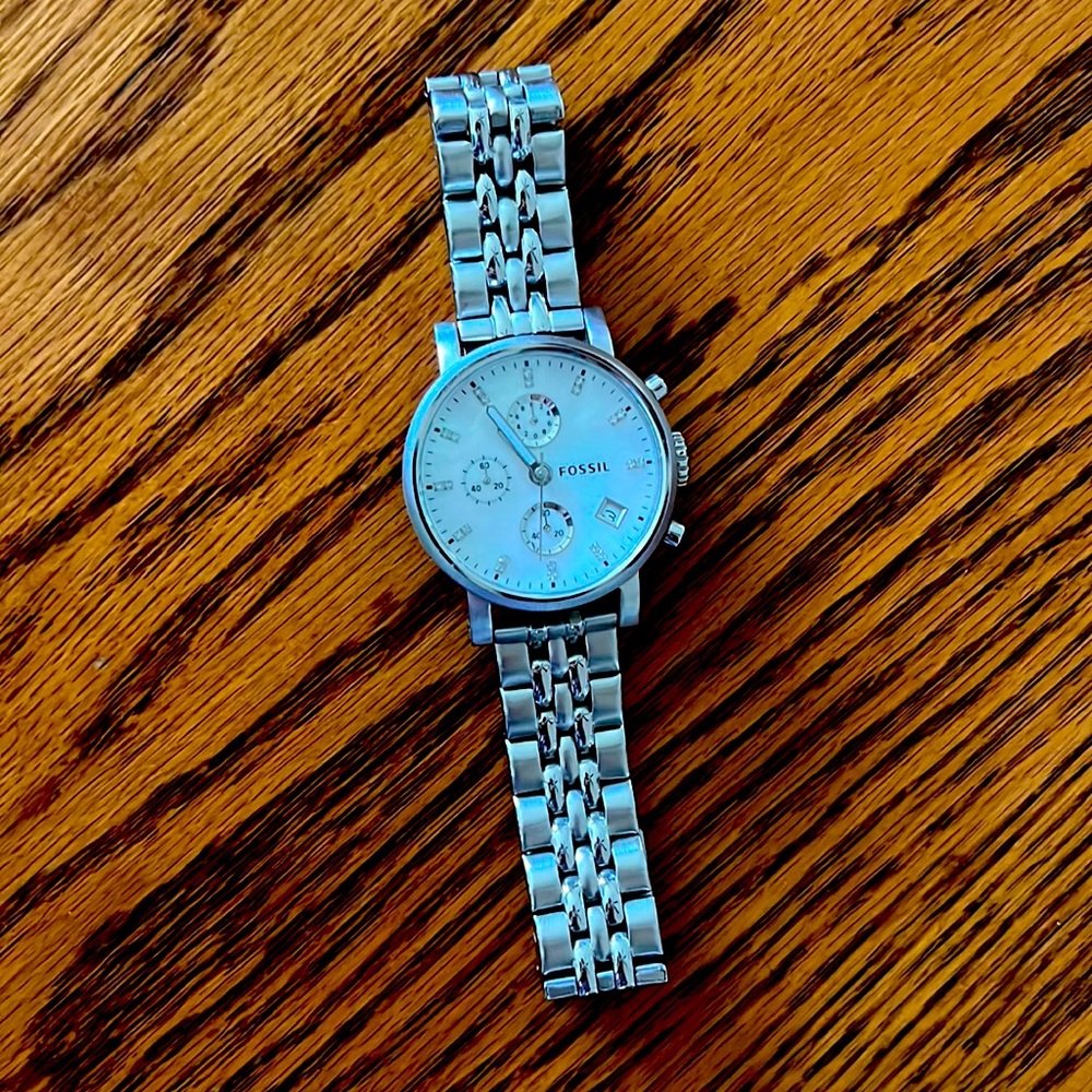 Beautiful mother of pearl Fossil watch!